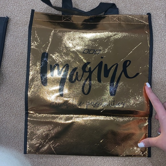 Lorna Jane Bag Bundle (3 totes) - Picture 4 of 5